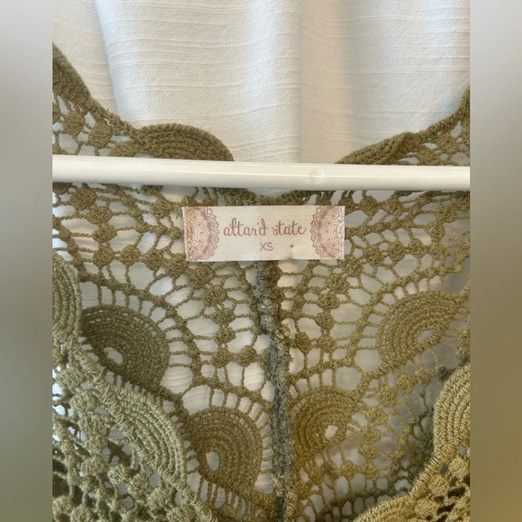 Altar'd State long sleeve green blouse with lace detail size XS - Picture 2 of 6